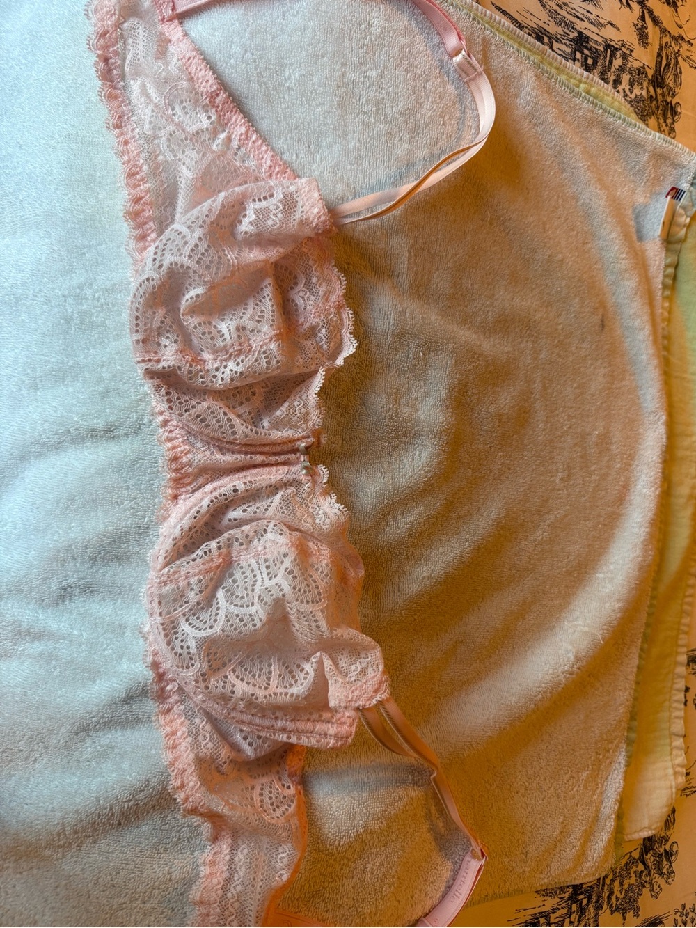 Chantelle Peach Lace Underwire Bra - Picture 9 of 9